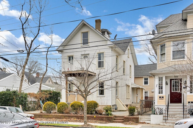 Building Photo - 907 Bond St