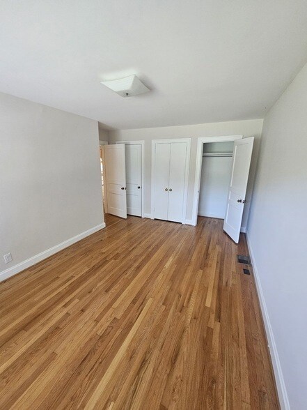 Building Photo - 2502 Woodlawn Dr