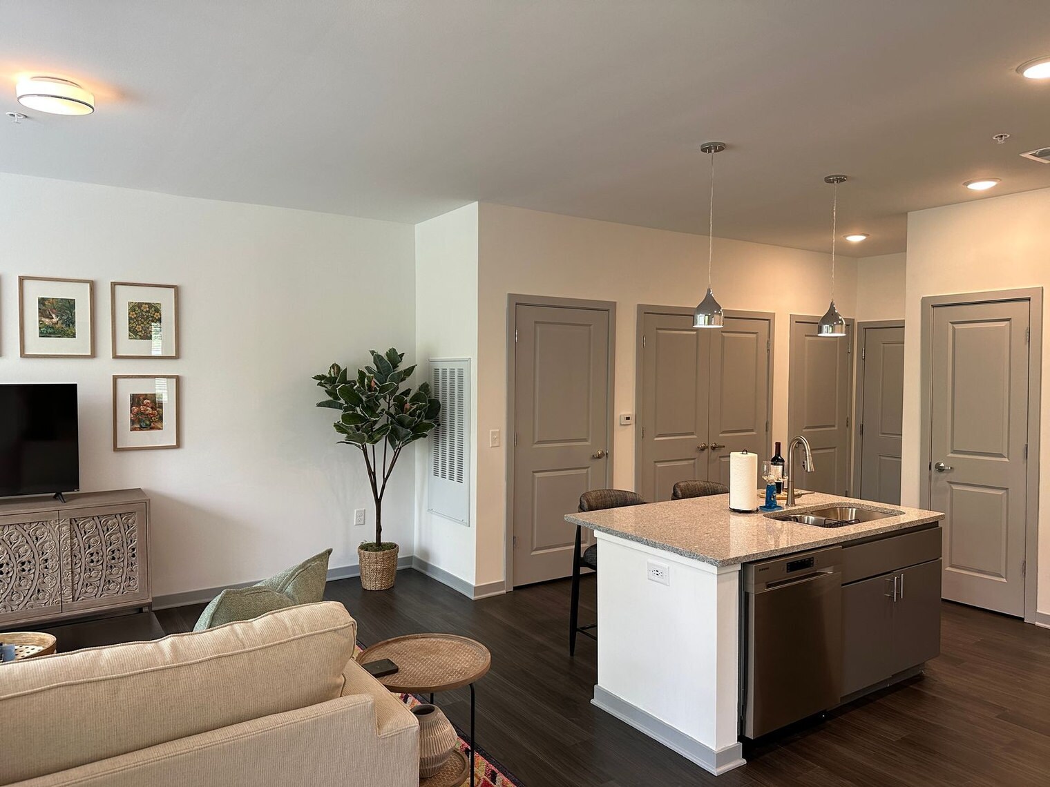 Building Photo - 5069 Aldersgate Dr