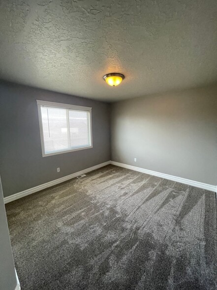 Building Photo - 1127 Elgin Ct