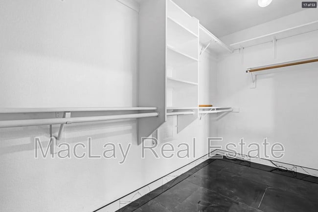 Building Photo - 395 W Sagebrush St
