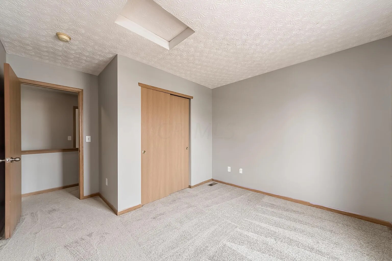 Overhead light fixture added (not pictured) - 4769 Hoseah St