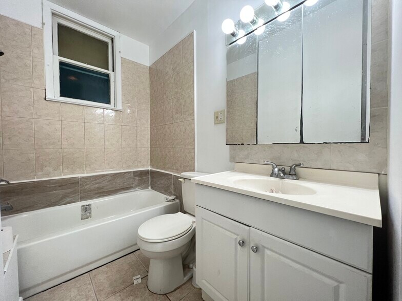 2F - 66 W 18th St