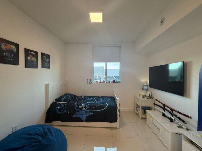 Building Photo - 2 BED/2 BATH UNIT 1-503