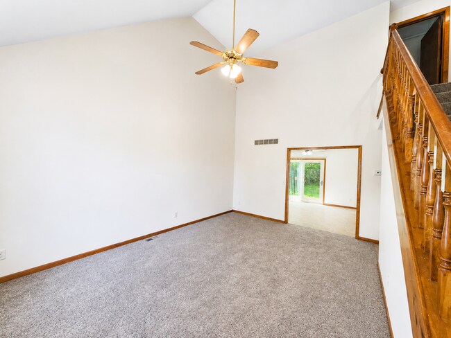 Building Photo - 3 Bed, 1.5 Bath Duplex with Garage and Extra Storage Space!