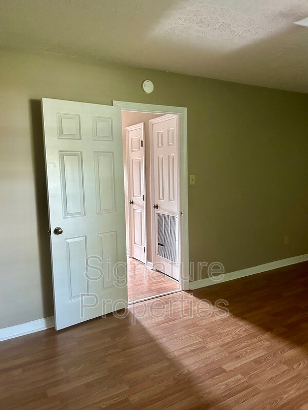 Building Photo - 702 Barrows Mill Rd