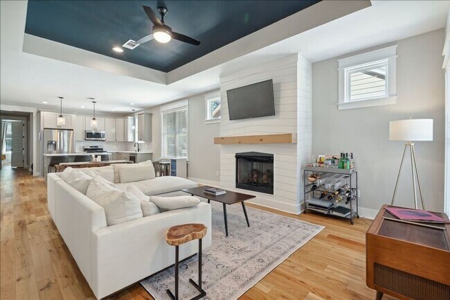 Building Photo - 319 Williford St