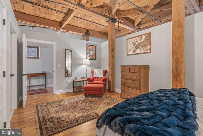 Building Photo - 2551 Trenton Ave