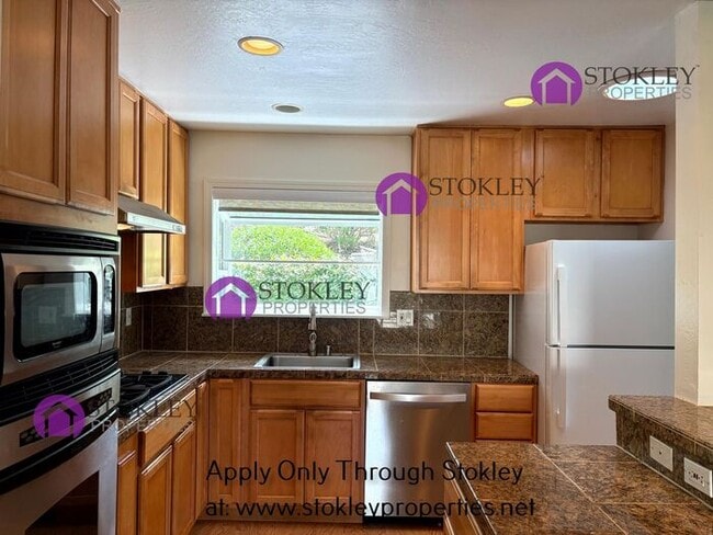 Building Photo - 664 Sherree Dr