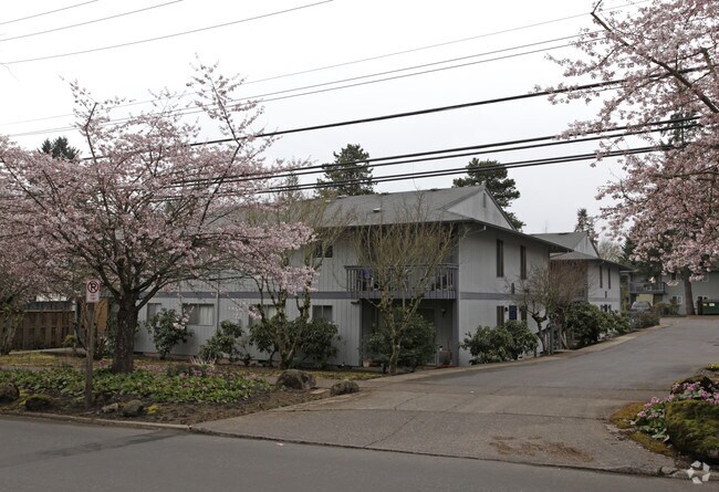 Building Photo - Four Oaks Apartments