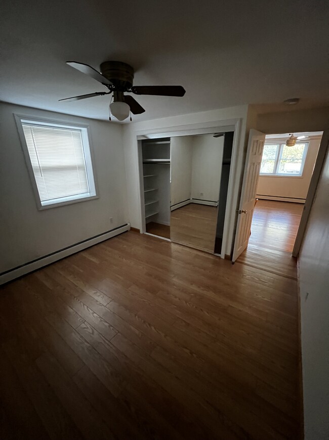 Main bedroom - 675 Central St