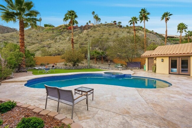 Building Photo - 10 Venus Dr