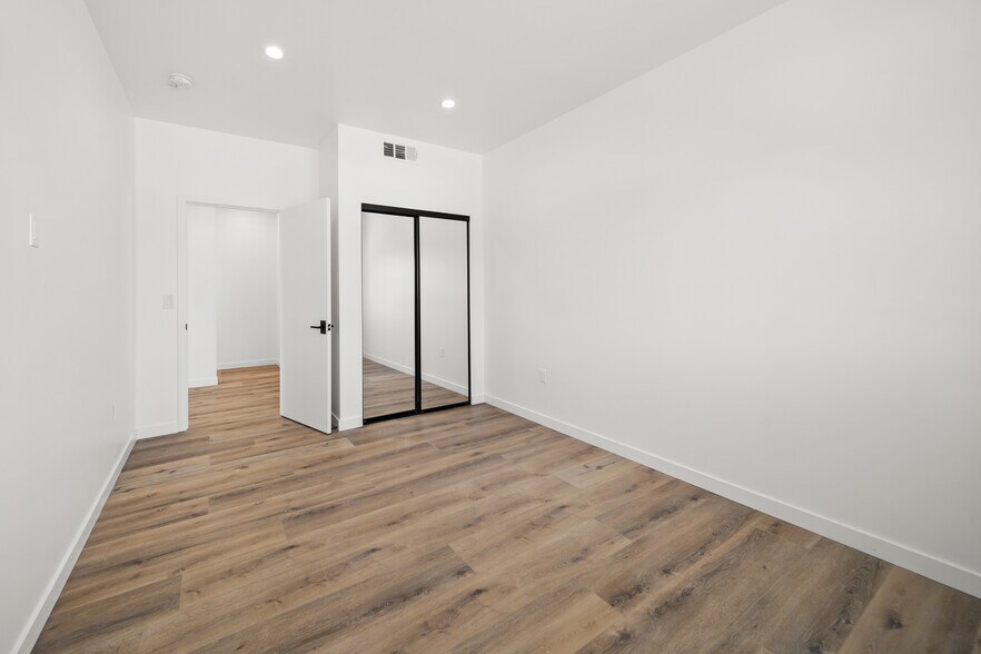 Building Photo - 6049 Craner Ave