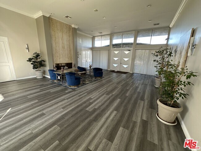 Building Photo - 5301 Balboa Blvd