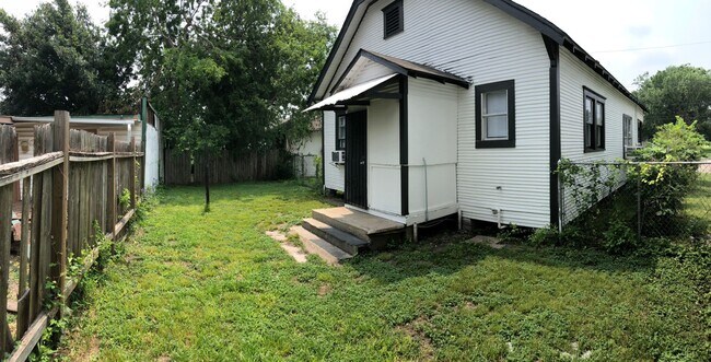Building Photo - 1132 W Cavalcade St