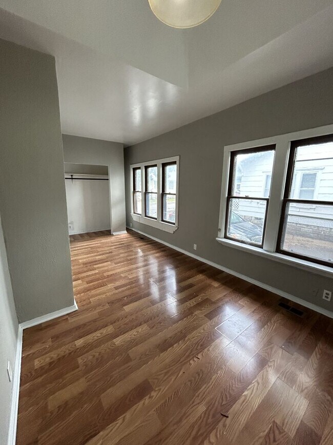 Building Photo - COMING SOON! Completely Remodeled 3 BR / 1 BA Single Family Home w/Huge Back Yard