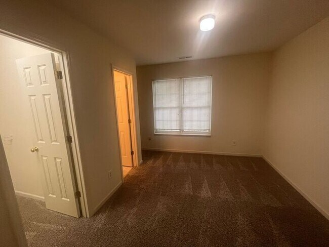 Building Photo - 18 Red Ln