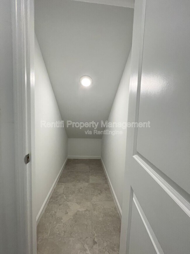 Building Photo - 1519 Lake Jessup Cir