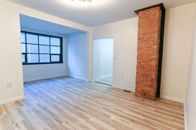 Building Photo - 118 S Railroad St
