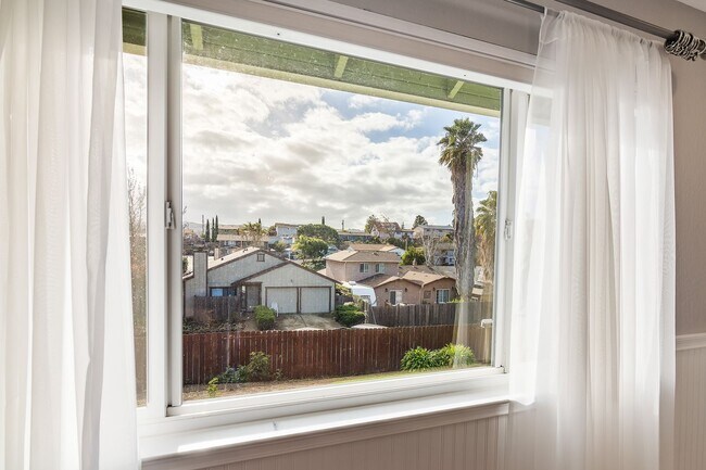 Building Photo - Great single story home in Benicia With All Utilities Included