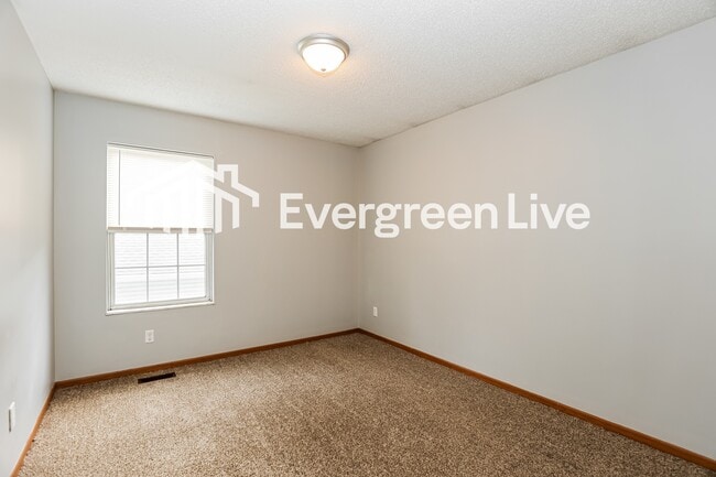 Building Photo - 2013 Monarch Dr