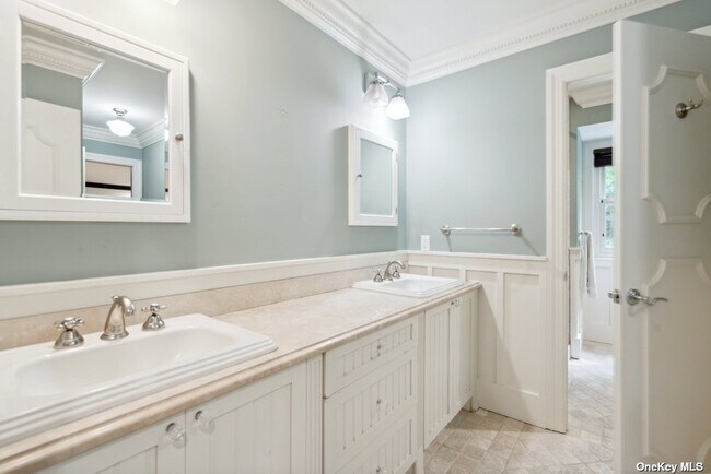 Building Photo - 157 Linden Ln