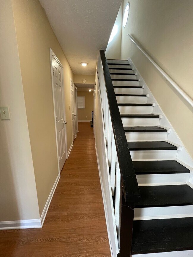 Building Photo - JAMESTOWN #39