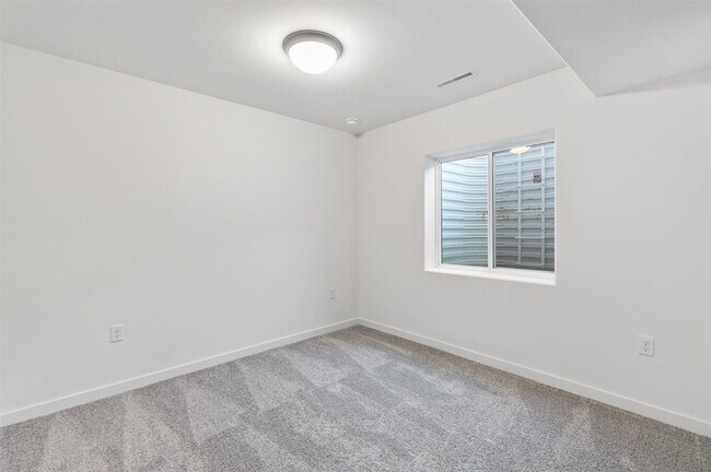 Building Photo - 624 Catherine Dr