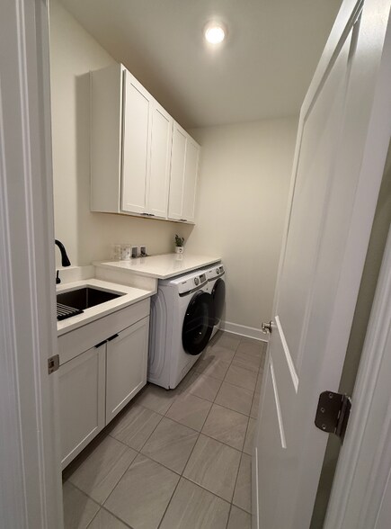 Building Photo - 497 Firebush Dr