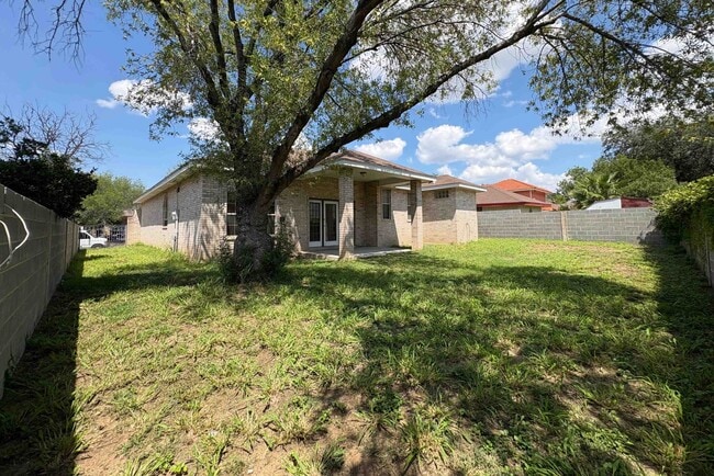 Building Photo - 1603 Sherwood Dr