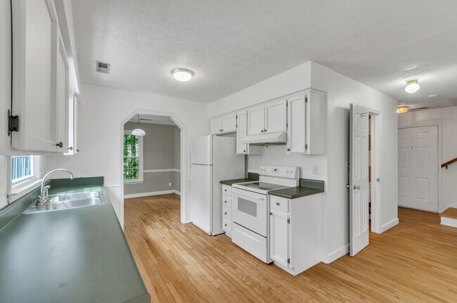Building Photo - 517 Laurel Tree Ln