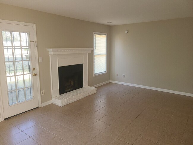 Building Photo - 8010 Woodlake Dr