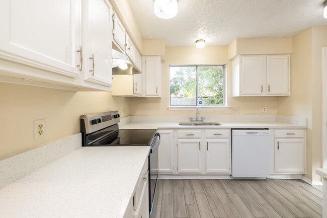 Building Photo - 2799 Wood Hollow Dr