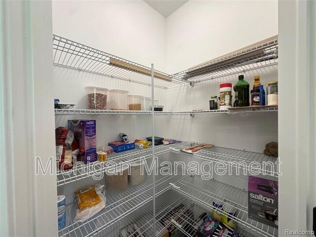 Building Photo - 6149 Woodridge Ln