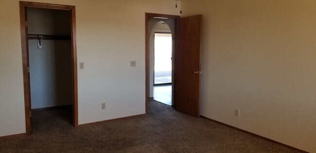 Building Photo - 3181 Sombrero Dr