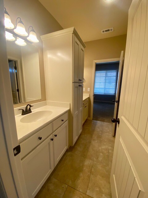 Building Photo - 1047 N Leverett Ave