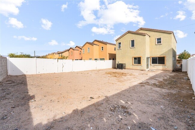 Building Photo - 4045 Puebla St