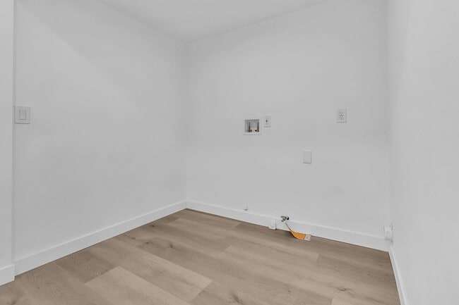 Building Photo - 5518 Denker Ave
