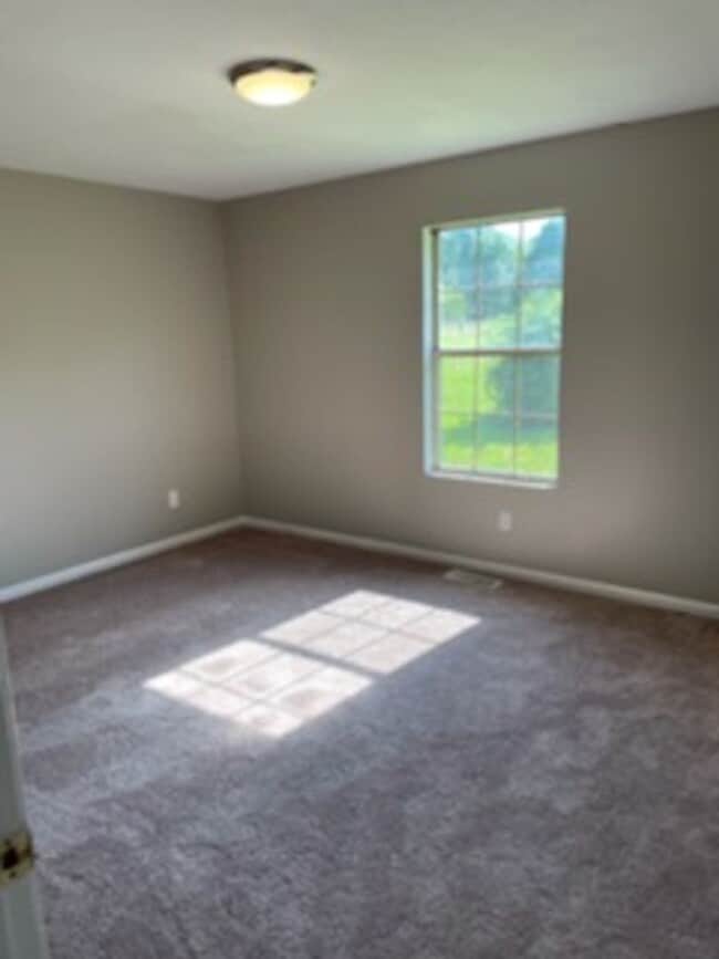 Building Photo - Charming 3 BD 2 BA Home!