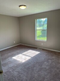 Building Photo - Charming 3 BD 2 BA Home!