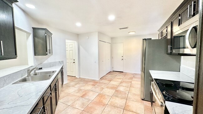Building Photo - Beautiful Updating throughout Home!  Kitch...
