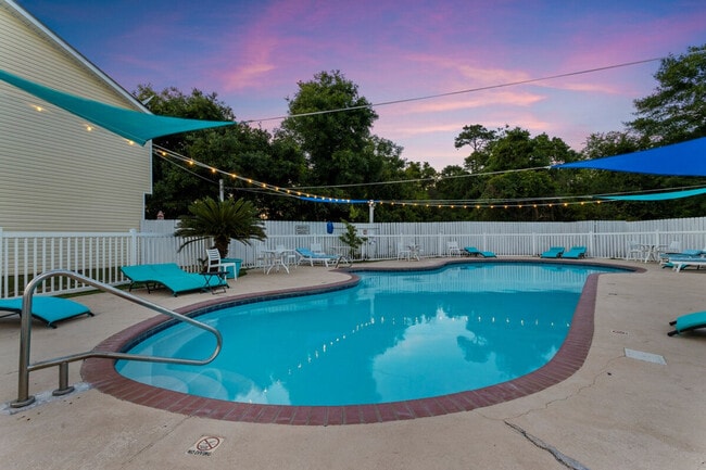 Building Photo - 241 Cowan Rd