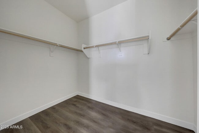Building Photo - 921 E Desert Ln