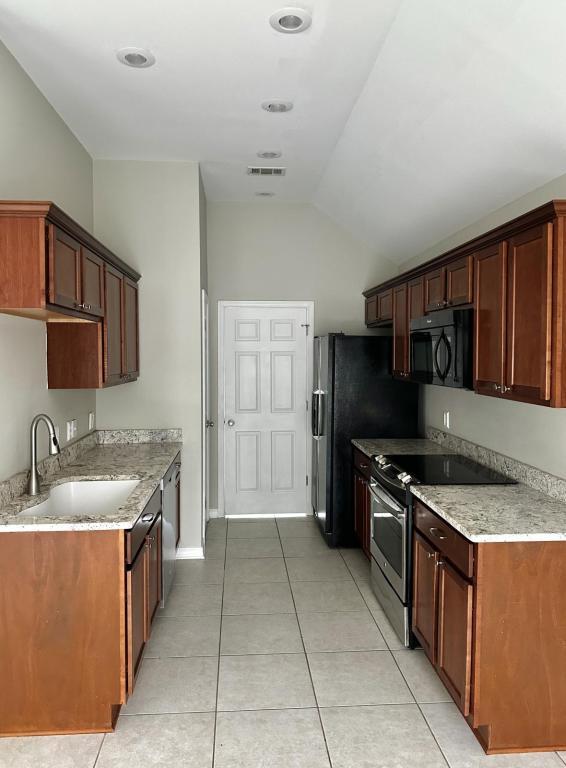 Building Photo - 545 Northshore Ln