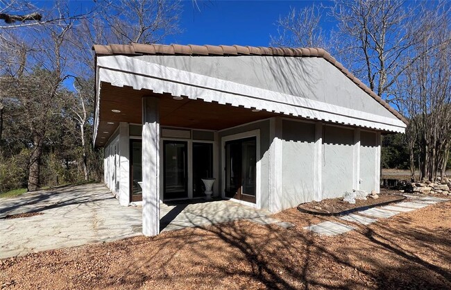 Building Photo - 17313 W Beach Rd