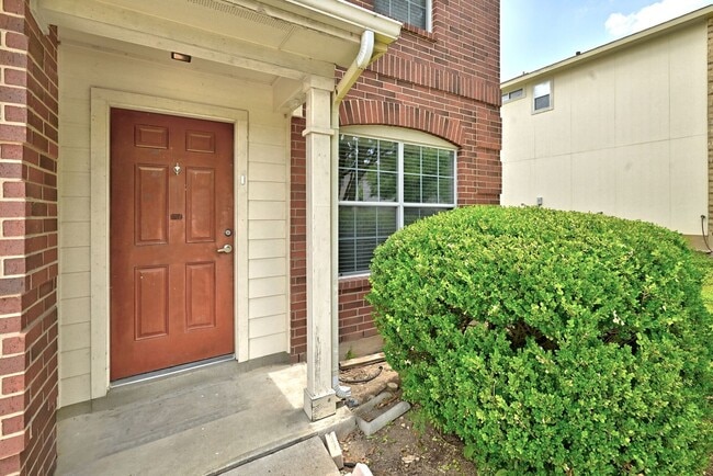 Building Photo - "Charming 3-Bed Sanctuary with 2.5 Baths in Kyle's Serene Peppergrass Cove, 1822 Sq Ft!"