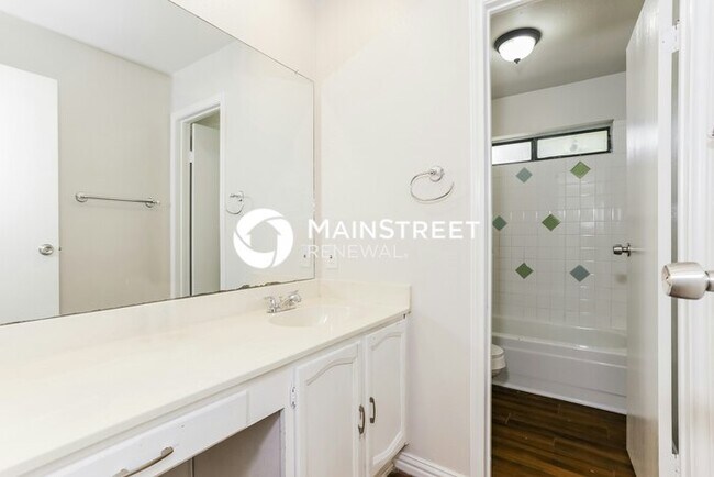 Building Photo - 3 Bedroom Pet-Friendly Home in Lewisville, TX with Main Street Renewal
