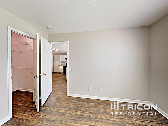 Building Photo - 5411 Peachwood Dr
