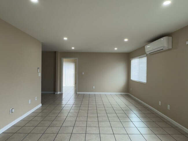 Building Photo - Casa Millar | Spacious Homes for Comfortab...
