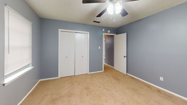 Building Photo - Jasper Heights - 3 bedroom beauty!